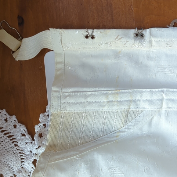 Antique corset with garters - Picture 8 of 14